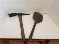 B23- ARMY TRENCHING PICK AND SHOVEL