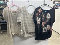 Size Lg women’s short sleeve shirts