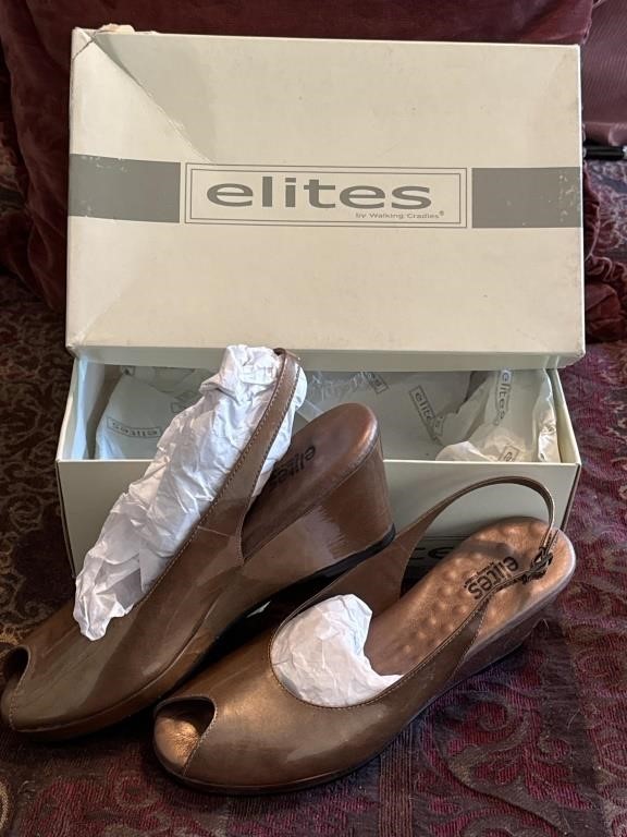 Elite Flex Wedge Shoes