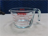 New PYREX glass 4cup Measuring cup