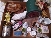 Box of whatnots and decorating items