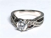 14Kt White Gold Ring Inset Red & Clear