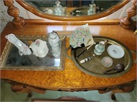 2 dresser trays and decorative items