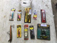 10 lot fishing lures in packages