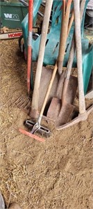 Hand tools - 6 pieces - pick, shovel, etc