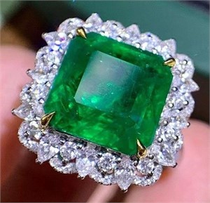 7ct natural emerald ring in 18K gold
