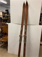 Antique wood downhill skis