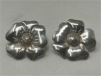 Unmarked Sterling Silver Flower Earrings 8.09