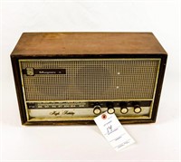 Magnavox FM43 Table Top Radio / Original Cabinet