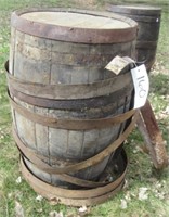 30" x 17.5" Wood barrel with extra rings.