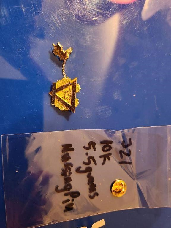 10K Gold nursing pin 5.5 grams