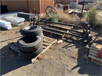 3 TRAILER AXLES WITH RIMS
