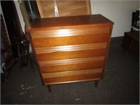 Mid century 4 drawer dresser.