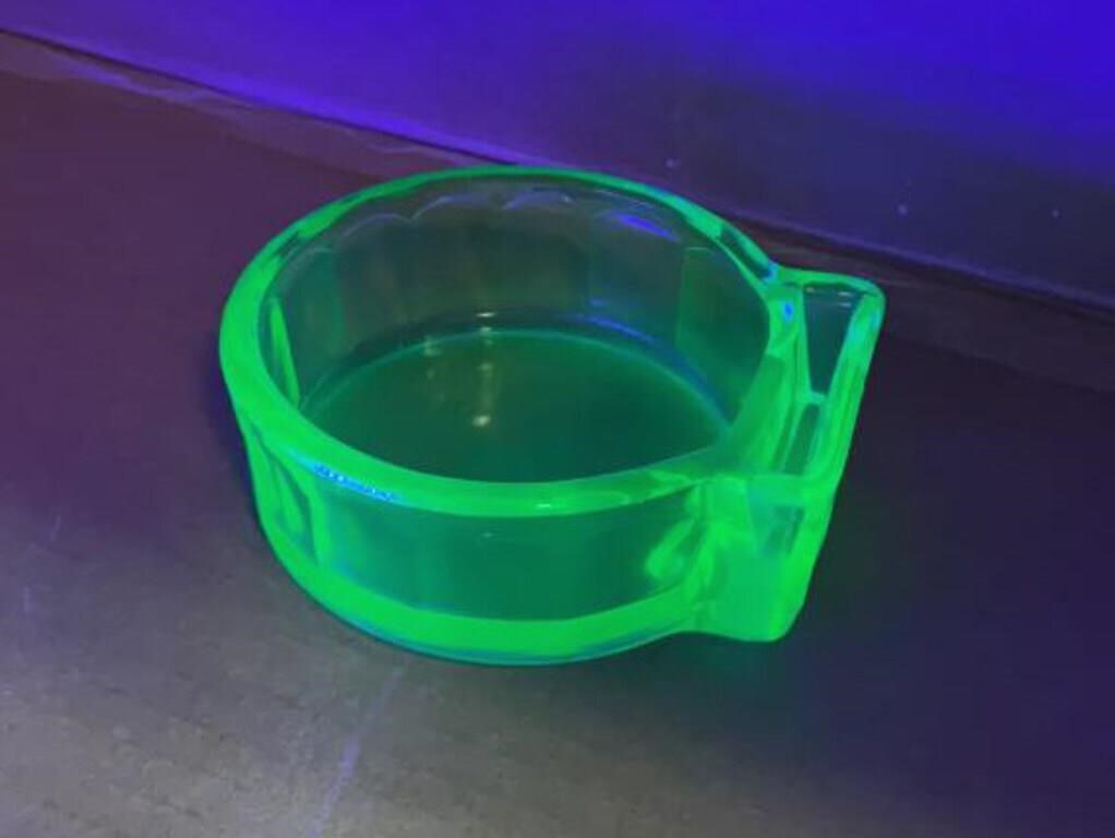 Green depression uranium ashtray