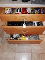 Lot #111 Contents of kitchen cabinets to