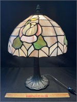BEAUTIFUL CAST ACCENT LAMP W STAINED GLASS SHADE