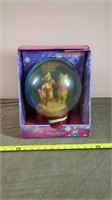 WINNIE THE POOH SNOW GLOBE