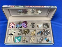 21 PAIRS OF COSTUME JEWELRY