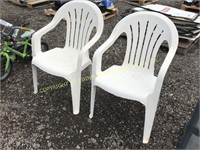 (2) POLY WHITE LAWN CHAIRS