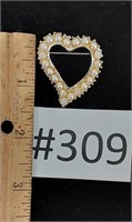 Heart w/ faux pearls brooch