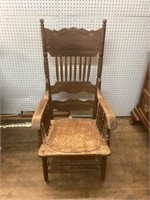 WOODEN DINING ROOM CHAIR