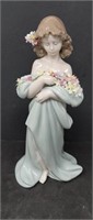 Lladro figurine girl holding flowers w/original