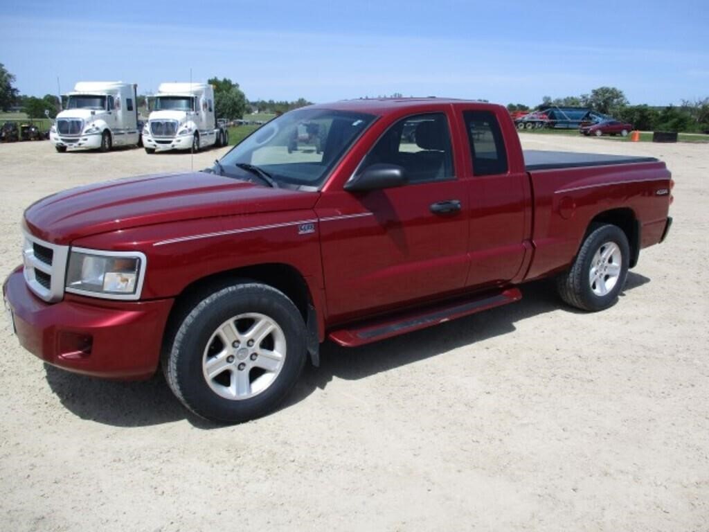 2011 Dodge Dakota, 4x4, 131,891 Miles showing,