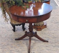 VINTAGE/ANTIQUE TABLE ROUND WITH ONE DRAWER