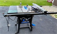 Delta table saw- in good condition