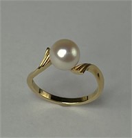 Mikimoto 18k Gold Lady's Ring with Pearl