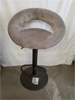 Cute bar stool 26 in from seat to floor