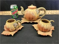 Tea pot and cups one cup has a broken handle