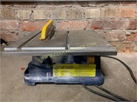 Tile cutting saw