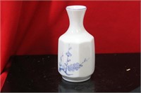 A Delta Airline Blue and White Advertising Vase