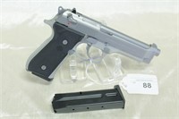 Beretta 92FS 9mm Pistol Like New