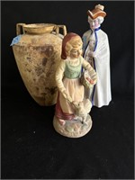 2 FIGURINES AND METAL URN/VASE