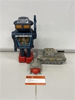 3 x Vintage Toys Inc. Plastic Robot & Tin Army