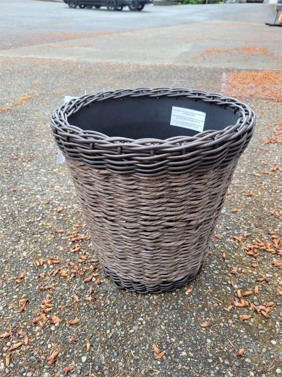 NEW Brown Twister Wicker Round Planter