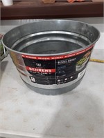 Metal bushel basket