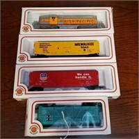 (4) Bachmann HO Scale Train Cars In Boxes