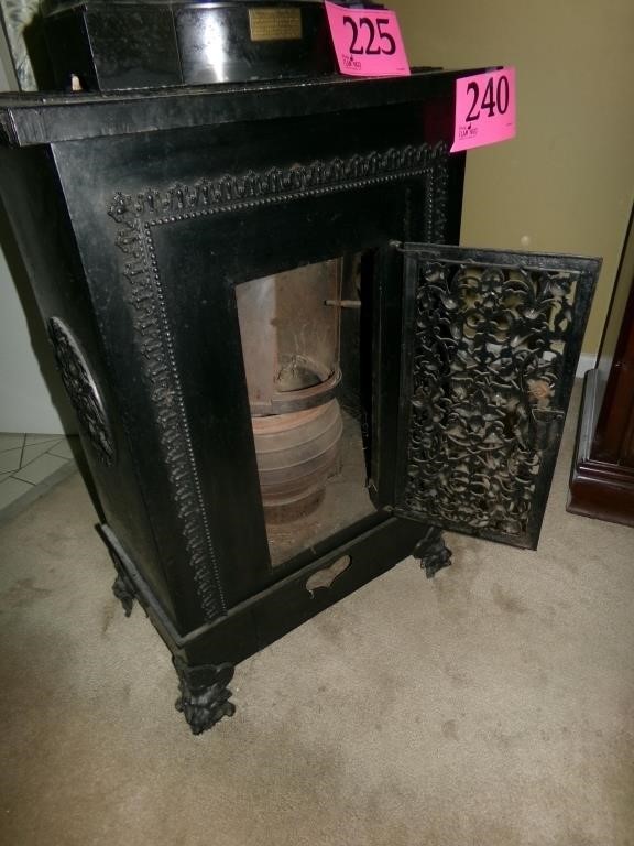 ANTIQUE CAST METAL WOOD BURNING HEATER WITH LION