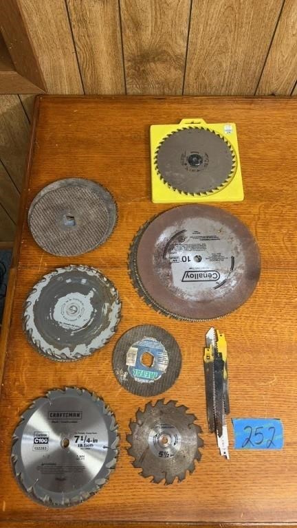 Saw blades 10” down to 5.5” , all different