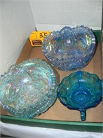 FLAT WITH 2 HEAVY LUSTER GLASS BOWLS, SMALL BLUE