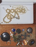 Cigar box of various jewellery including silver