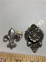 2 vintage pins