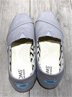 Toms Ladies Canvas Shoes Size 6 (light Use)