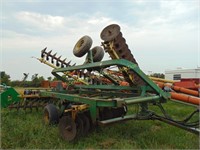 JOHN DEERE 220--20' FOLDING DISK HARROW