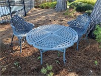 Lovely Outdoor Metal Table and 2 Chairs