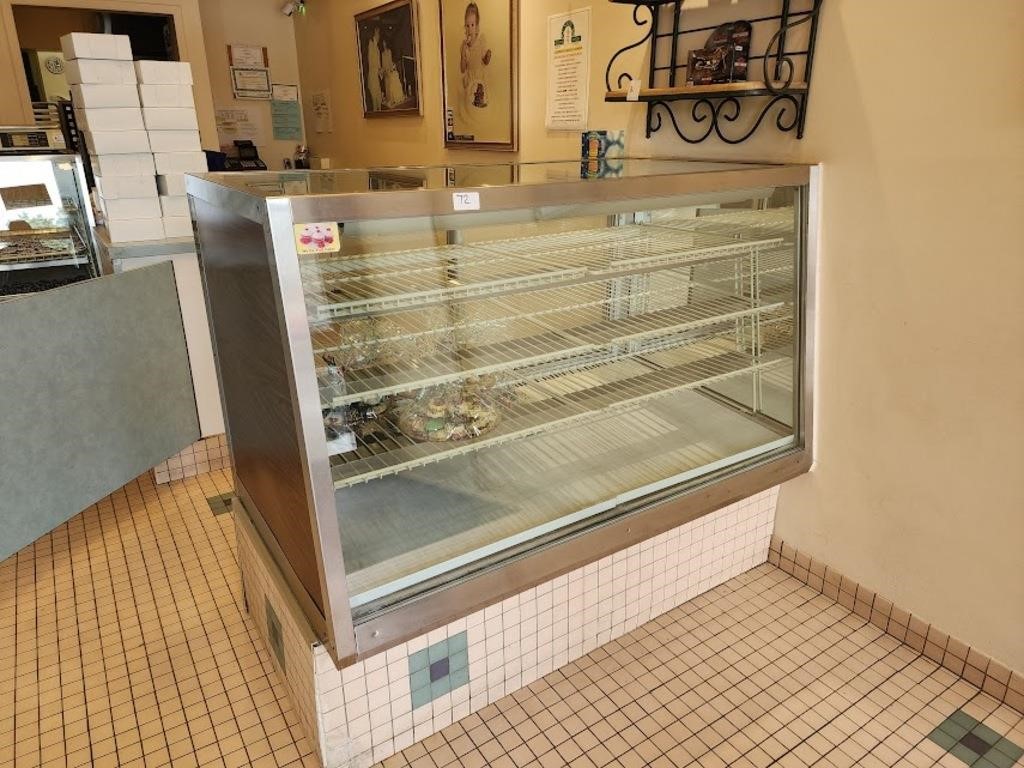 FEDERAL 5' REFRIGERATED BAKERY CASE SELF CONTAINED