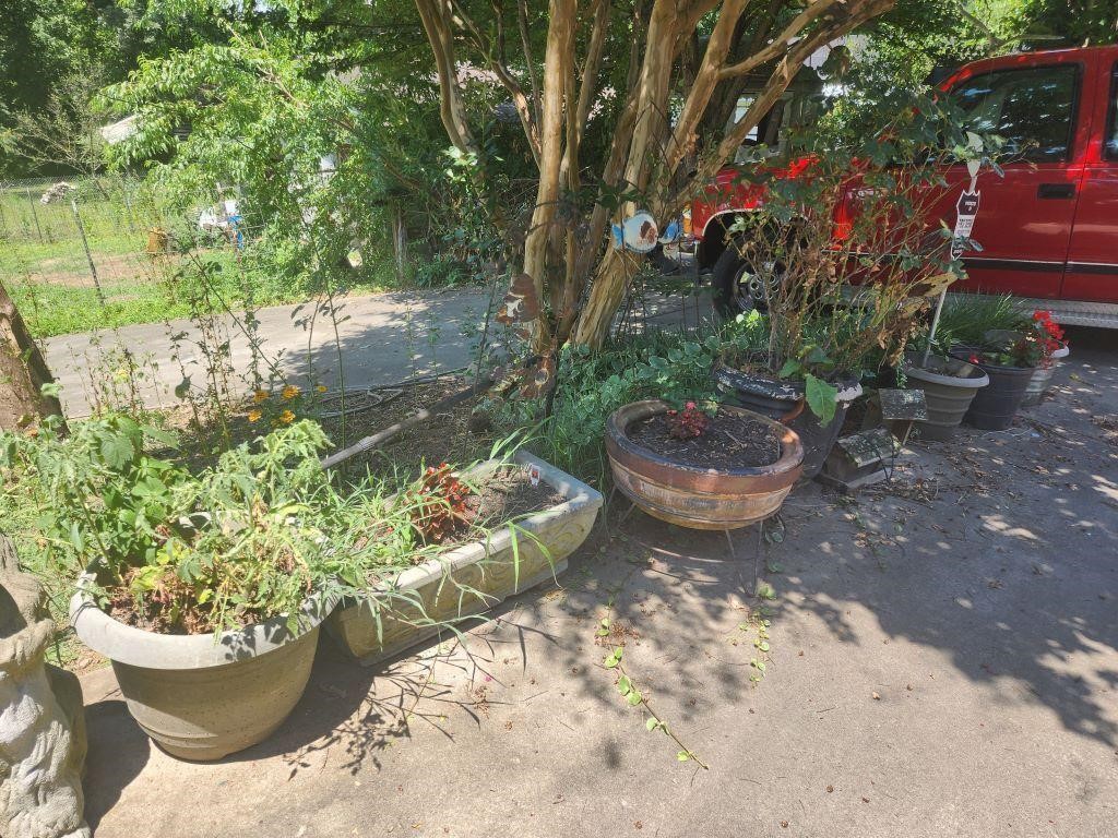 LARGE AND HEAVY Flower pots, plastic and concrete